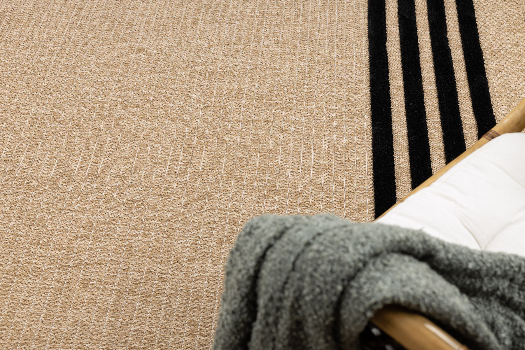 Koberec SPARK 0689 béžový, čierny