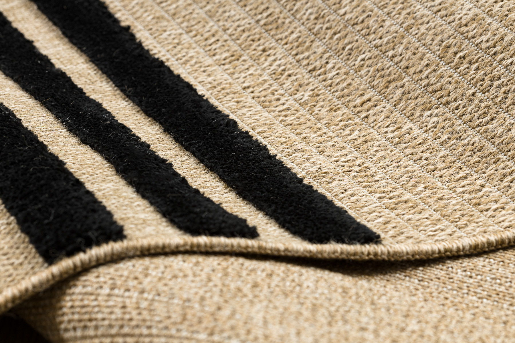 Koberec SPARK 0689 béžový, čierny