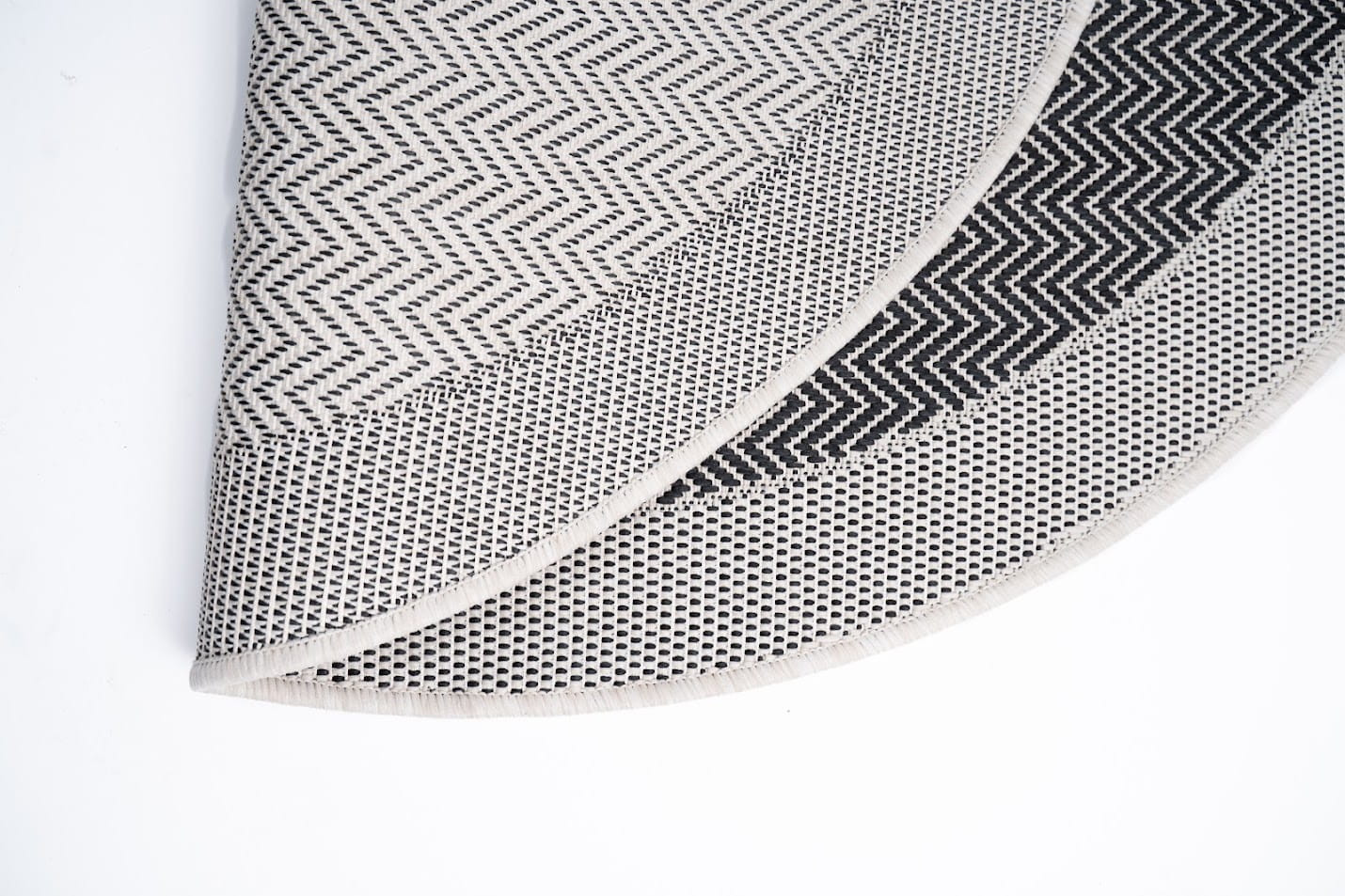 Koberec Miovani čierny kruh