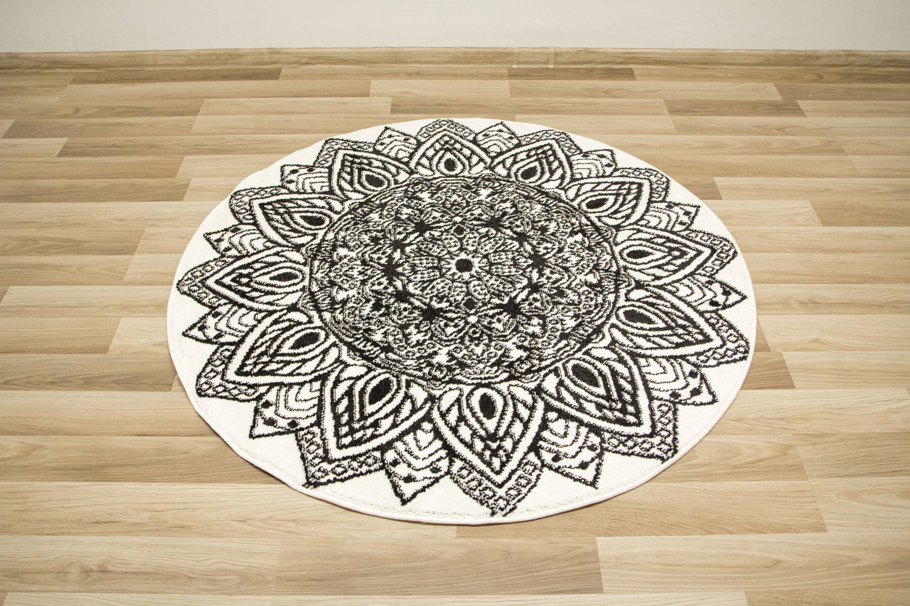 Koberec Lima G754A mandala, biely / čierny kruh