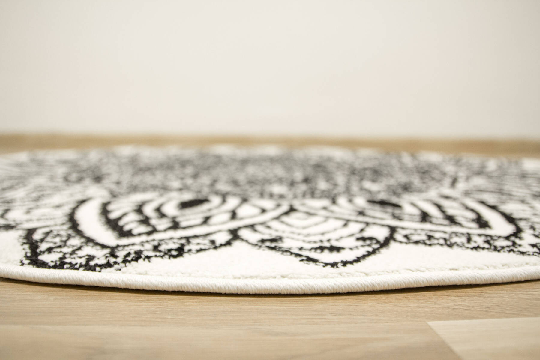 Koberec Lima G754A mandala, biely / čierny kruh