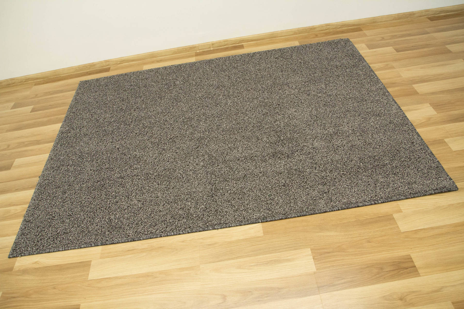 Metrážny koberec Sphinx-special 76 grafitový / sivý