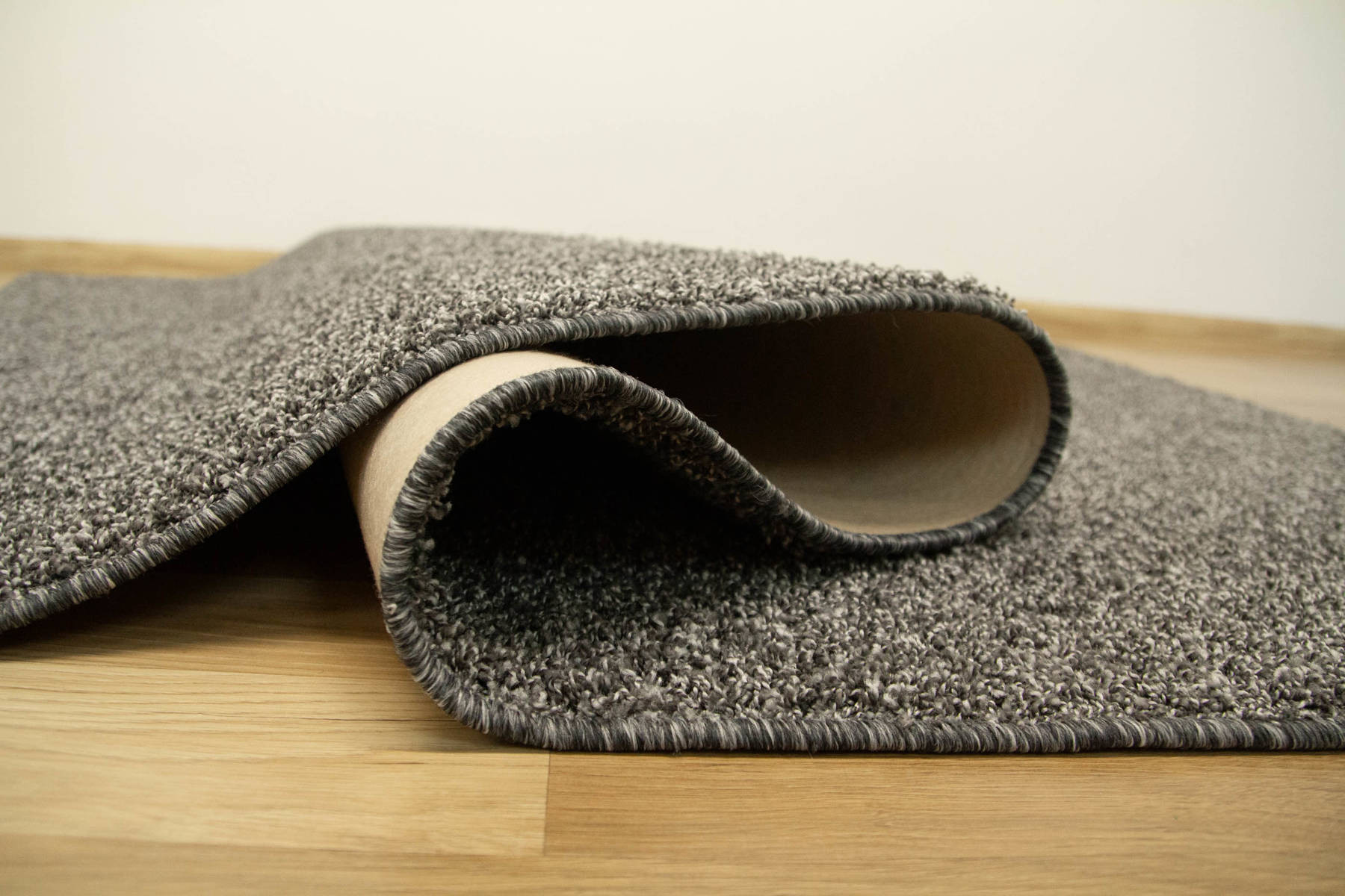 Metrážny koberec Sphinx-special 76 grafitový / sivý