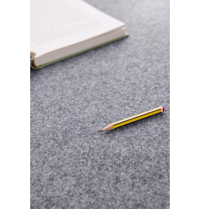 Metrážny koberec Rewind Flat 949 sivý