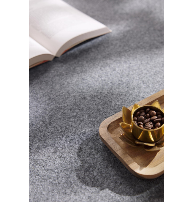 Metrážny koberec Rewind Flat 949 sivý