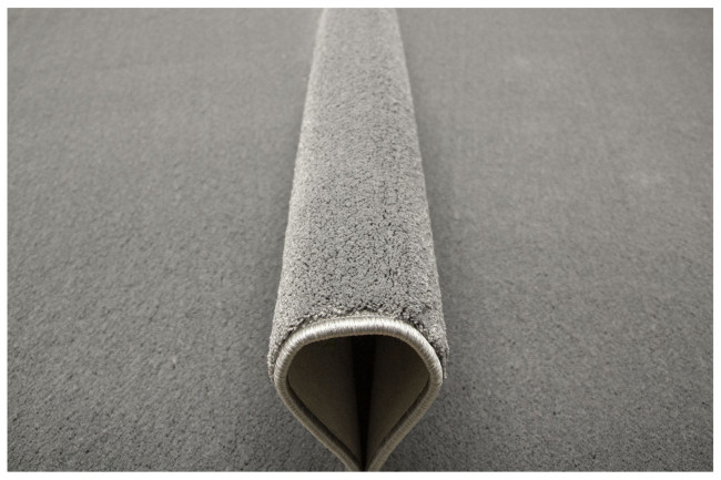 Metrážny koberec Lexus 175 strieborný / sivý