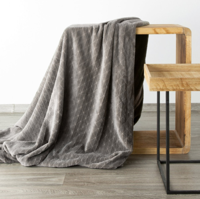 Jemná deka CINDY s reliéfnym vzorom - grafit