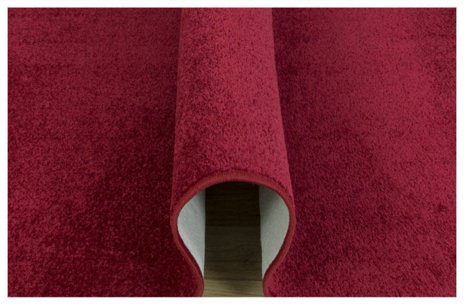 Metrážny koberec Dynasty 58 bordový