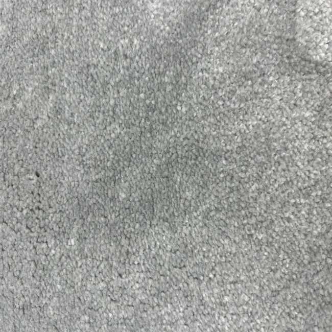 Metrážny koberec Plushy strieborný