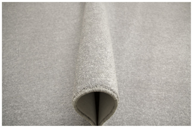 Metrážny koberec Sundae 81 sivý / strieborný